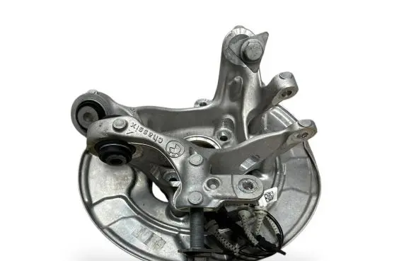 BMW iX Rear wheel hub spindle/knuckle 6890578 33306890578