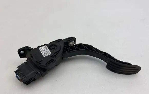Volvo V70 Accelerator throttle pedal 6G929F836BD