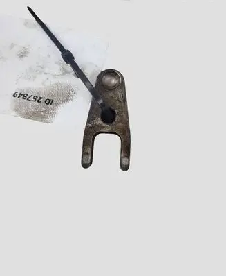 Jeep Grand Cherokee (WK) Fuel Injector clamp holder