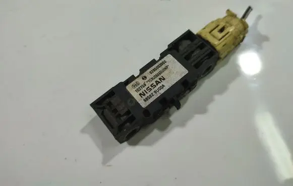 Nissan Note (E11) Airbag deployment crash/impact sensor 0285003060