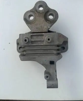 Jeep Cherokee Gearbox mounting bracket P68275805AA