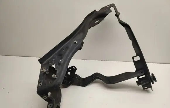 Mercedes-Benz C W204 Headlight/headlamp mounting bracket A2046200991