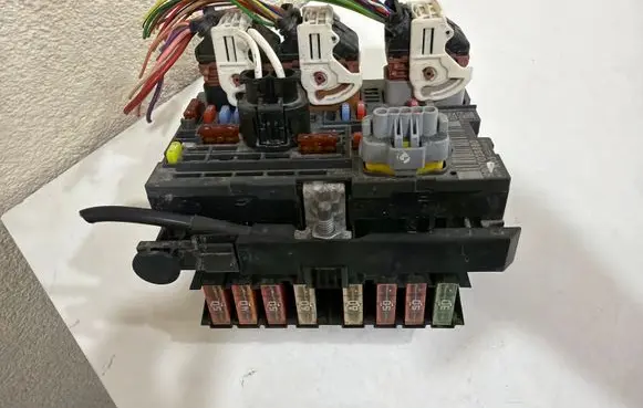 Peugeot Partner BSM Control unit 9807028880
