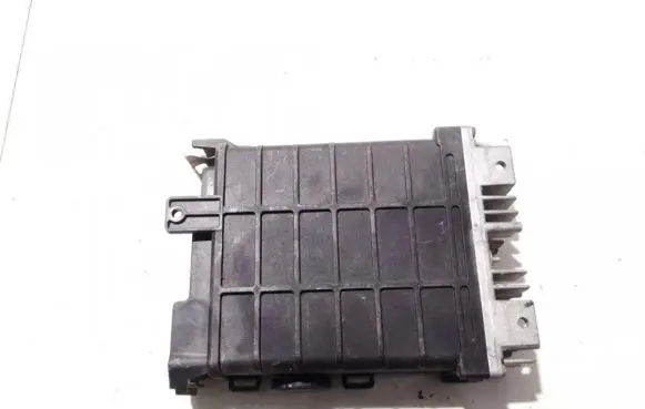 Volkswagen PASSAT B3 Engine control unit/module 893907404f 0261200228