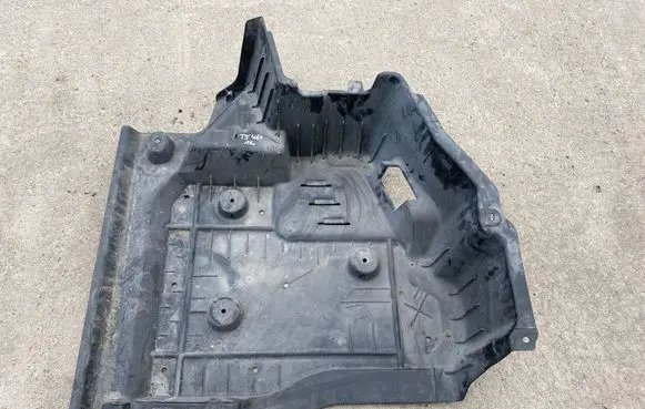 Volkswagen Multivan T6 Engine splash shield/under tray 7E0825207K