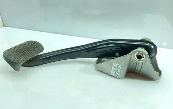 Mercedes-Benz GL X164 Brake pedal A1642901901
