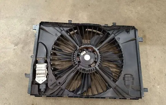 Mercedes-Benz SLK R172 Electric radiator cooling fan A2045001255