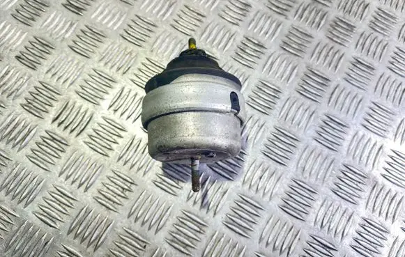 Volkswagen PASSAT B5.5 Engine mount bracket 8D0199382AE