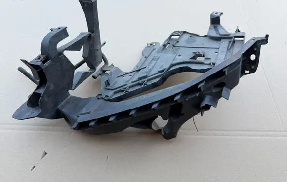 Audi A4 S4 B8 8K Headlight/headlamp mounting bracket 8K0805607L