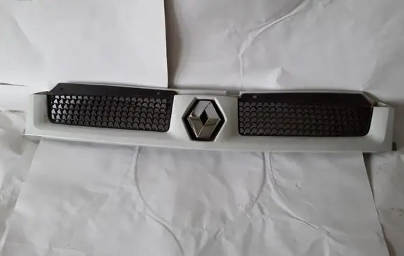 Renault Master II Front bumper upper radiator grill 8200233765