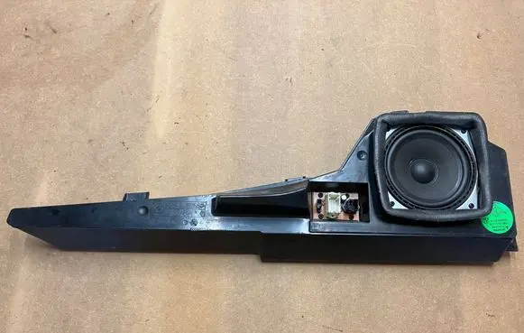 BMW 7 E38 Front door speaker 8352457