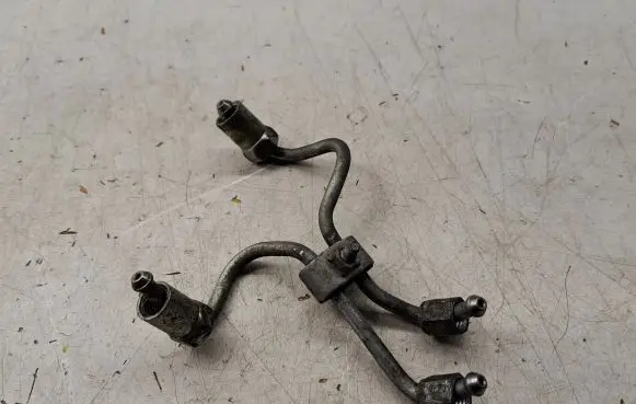 Toyota Corolla Verso AR10 Fuel injector supply line/pipe 237030R010 237040R010