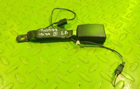 Seat Ibiza IV (6J,6P) Front seatbelt 6R0857755B ZAPINKA