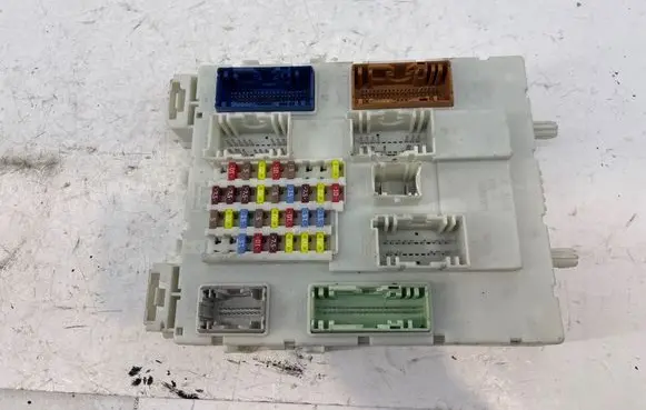 Ford Grand C-MAX Fuse module 010012 000084 30S50E213F06