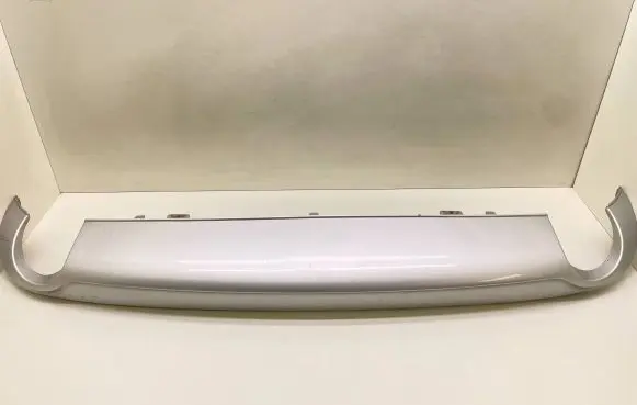 Front bumper lip