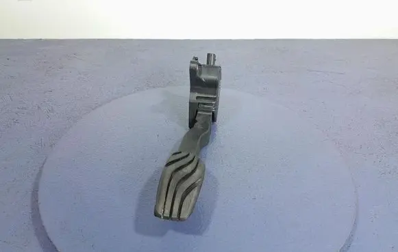 Accelerator throttle pedal