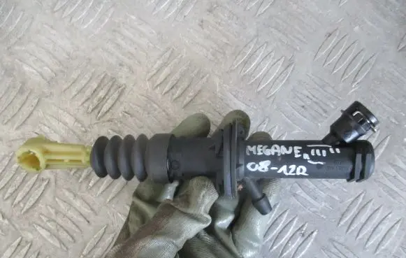 Renault Megane III Clutch slave cylinder 