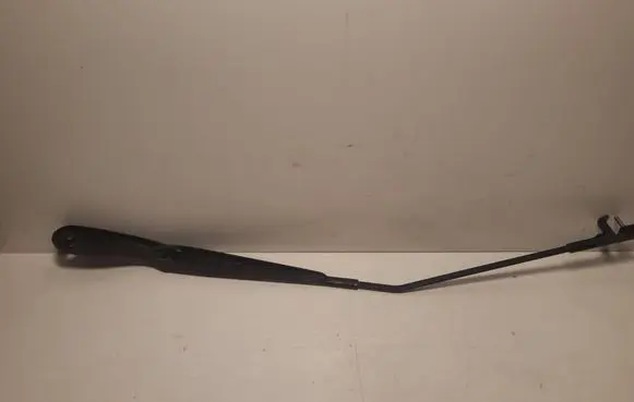 Volvo V50 Front wiper blade arm 30698250