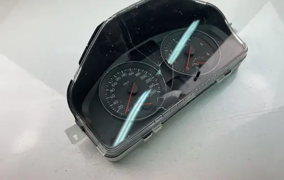 Volvo C30 Speedometer (instrument cluster) 31254776