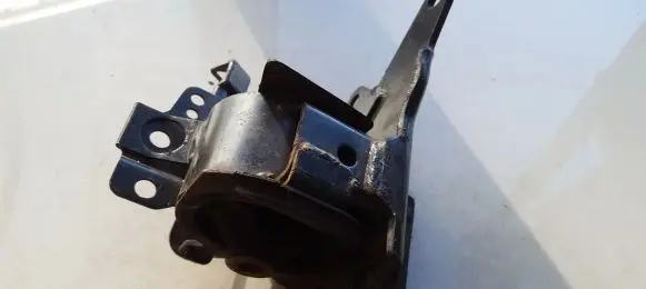 Toyota Corolla Verso AR10 Engine mount bracket