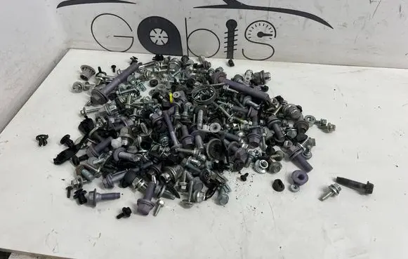 Toyota RAV 4 (XA50) Nuts/bolts 