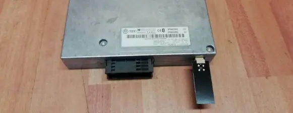 Audi A4 S4 B7 8E 8H Bluetooth control unit module 8P0862335Q