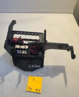 Skoda Fabia Mk1 (6Y) Relay mounting block 238947392