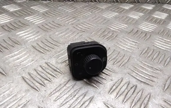 Volkswagen Golf V Wing mirror switch 1K0959565F