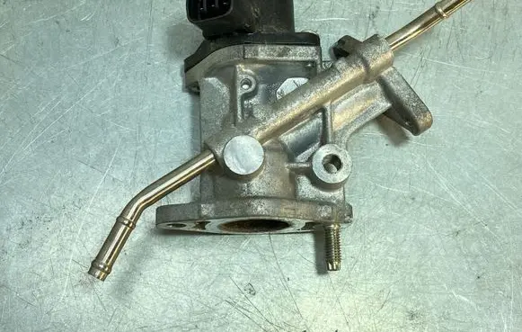 Toyota Prius (XW50) EGR valve 2562037140