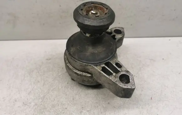 Ford Focus Engine mount bracket 98A86038