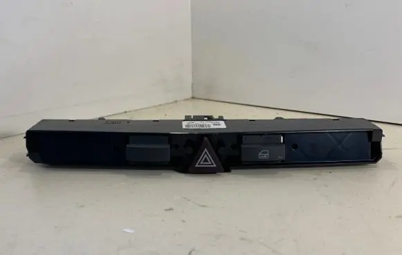 Opel Astra H Hazard light switch 03758075 13100105