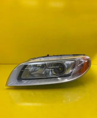 Volvo V70 Headlight/headlamp 31353532