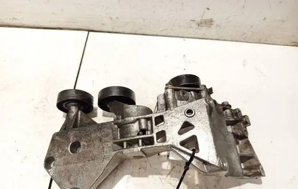 Mercedes-Benz A W169 Engine mounting bracket