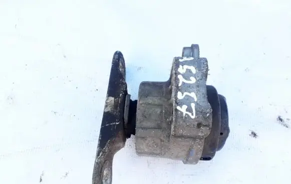 Engine mount bracket