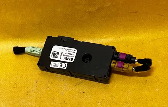 BMW 5 G30 G31 G38 Aerial antenna amplifier 9384055