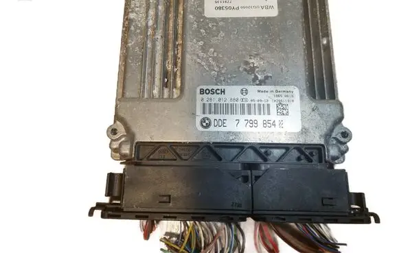 BMW 3 E90 E91 Engine control unit/module ECU 0281012880 7799854