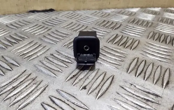 Audi Q5 SQ5 AUX in-socket connector 8J0035475