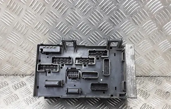 Chrysler Voyager Fuse module 04869200an