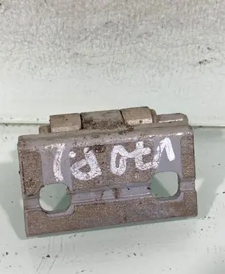 Volvo V70 Front door upper hinge