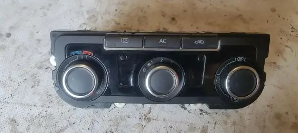 Volkswagen PASSAT B7 Climate control unit 5HB009751-50