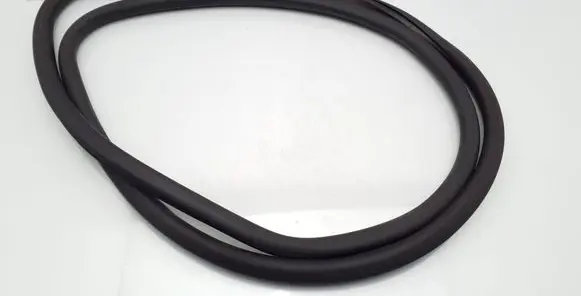 Volkswagen Golf V Front door rubber seal 1K5867911