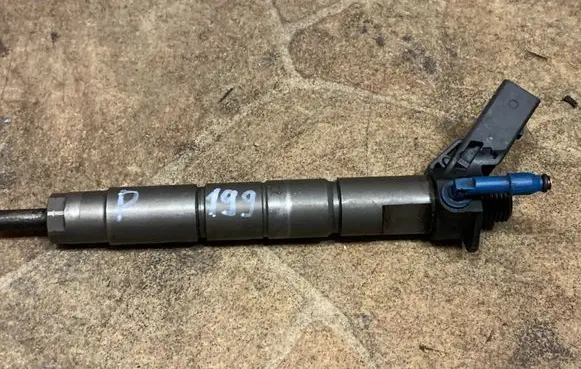 Mercedes-Benz E W213 Fuel injector A6540700187