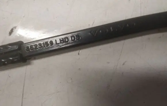Volvo V50 Front wiper blade arm