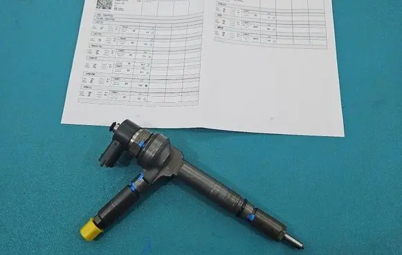 Opel Astra H Fuel injector 0445110175 IMPRK1540586