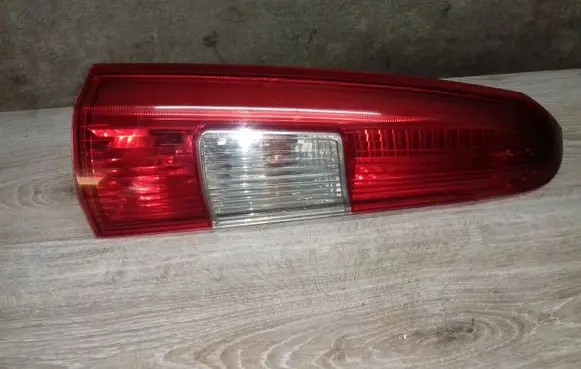 Volvo V70 Rear/tail lights 9154493