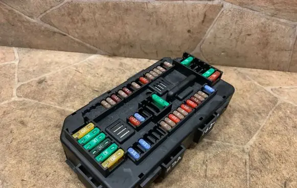 BMW 3 F30 F35 F31 Fuse module 9389069