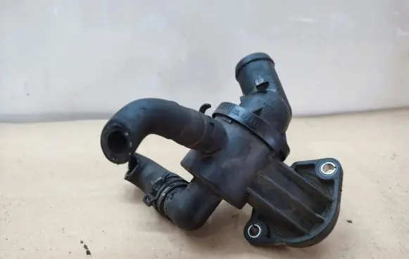 Volkswagen Tiguan Thermostat housing 03L121111AE