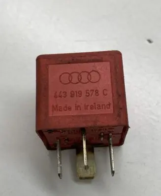 Volkswagen PASSAT B5 Other relay 443919578C 899519000 267