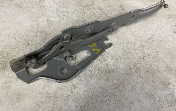 BMW 3 E90 E91 Tailgate/trunk/boot hinge 7060627