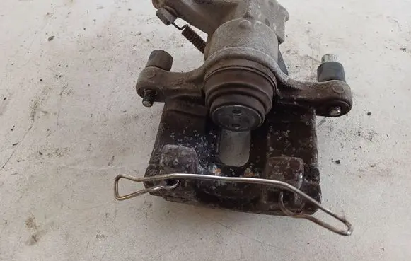 Opel Vectra C Rear brake caliper